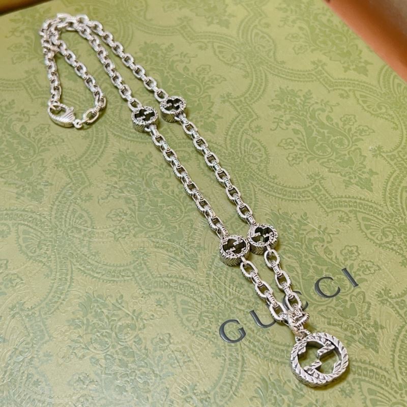 G*u*i necklaces